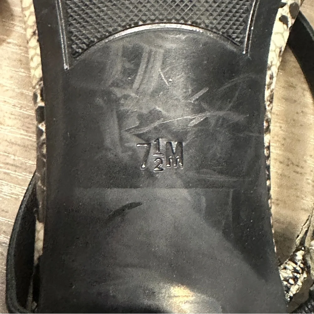 EUC Marc Fisher Black and White Snake Pattern Square Toe Heels Size 7.5M - Picture 11 of 12